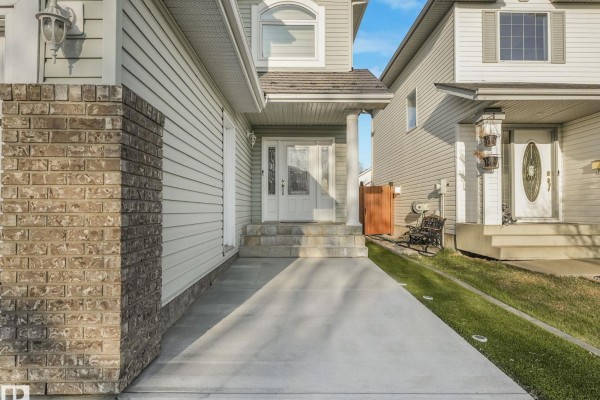 Kitchen - 16237 129a St Nw, Edmonton, AB T6V1T1 Photo 3