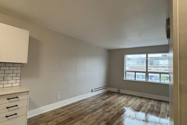 1623a Eglinton Avenue, Toronto, ON M6E2H7 Photo 2