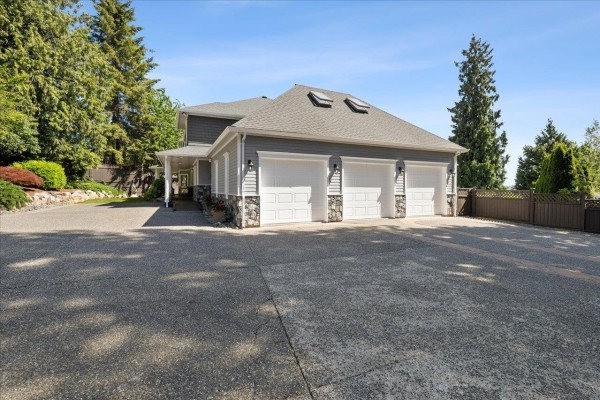 16248 59 Avenue, Surrey, BC V3S7A5 Photo 2