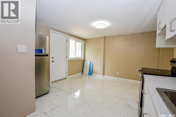 Enclosed porch - 1626 19th Street W, Saskatoon, SK S7M1C6 Photo 5