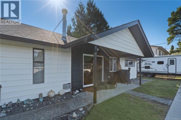 Laundry room - 1626 Larch Rd, Ucluelet, BC V0R3A0 Photo 2
