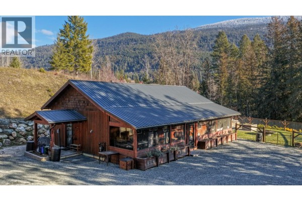 4pc Bathroom - 1627 Hood Road, Creston, BC V0B1G2 Photo 4