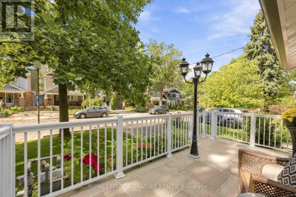 Kitchen - 163 Bingham Avenue, Toronto, ON M4E3R2 Photo 3