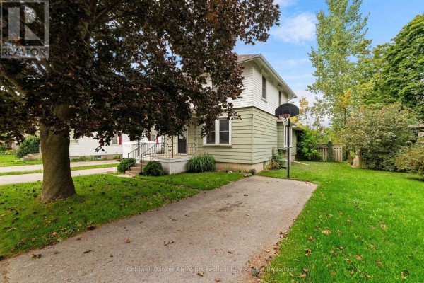 Living room - 163 Brock Street, Goderich), ON N7A1R4 Photo 4