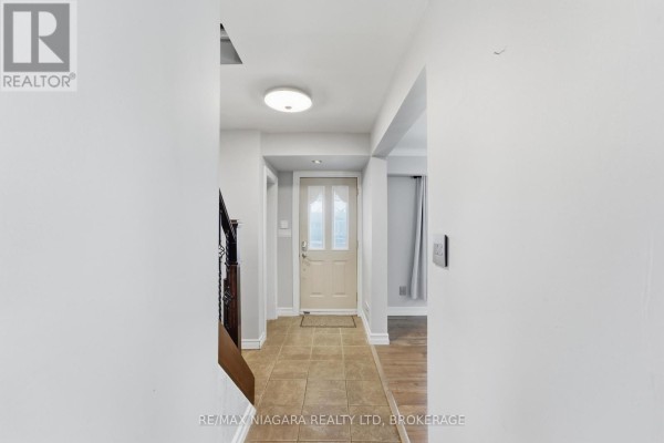 Bedroom - 163 Champlain Drive, Fort Erie, ON L2A1Z9 Photo 5