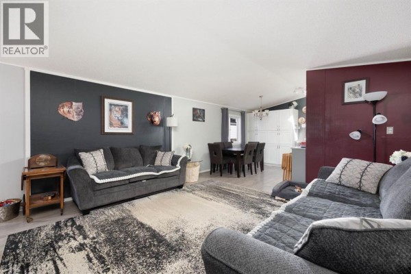 Foyer - 163 Cree Lane, Fort Mcmurray, AB T9L1Y5 Photo 5