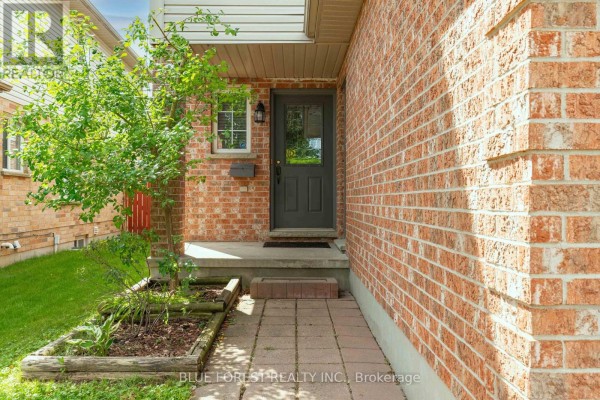 Living room - 163 Emerald Road, London South, ON N6M1J3 Photo 2