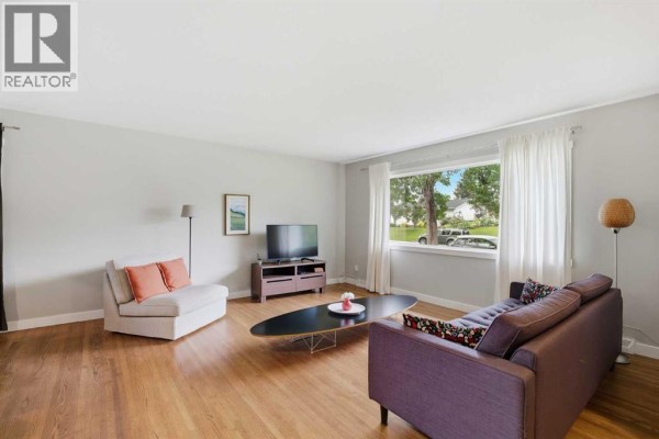 Bedroom - 163 Flavelle Road Se, Calgary, AB T2H1G1 Photo 5