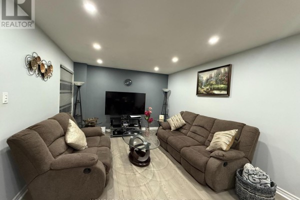 163 Mabley Crescent, Vaughan, ON, photo 2