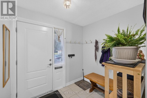 Foyer - 163 Mcclintock Way, Ottawa, ON K2L2A5 Photo 4