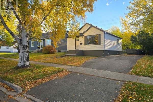 Primary Bedroom - 163 Mckibbin Street, Thunder Bay, ON P7B4B6 Photo 3