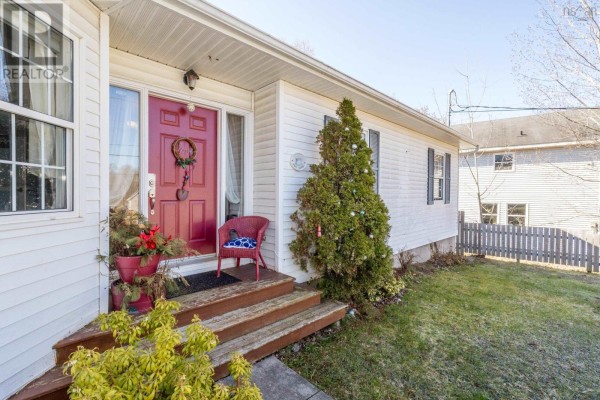 Living room - 163 Orchard Street, Berwick, NS B0P1E0 Photo 3