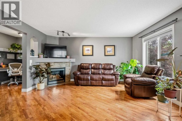 2pc Bathroom - 163 West Lakeview Passage, Chestermere, AB T1X1G8 Photo 5