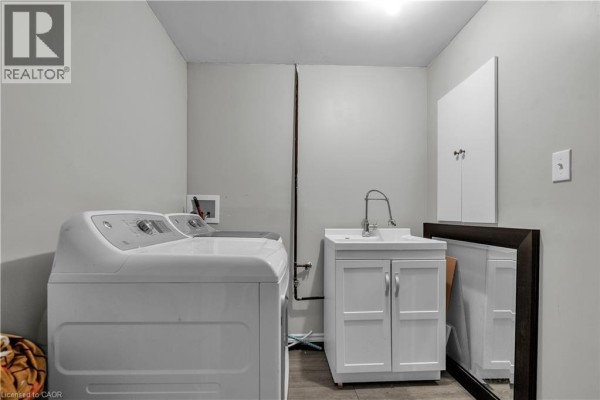 2pc Bathroom - 1630 Benjamin Drive, London, ON N5V5K1 Photo 4