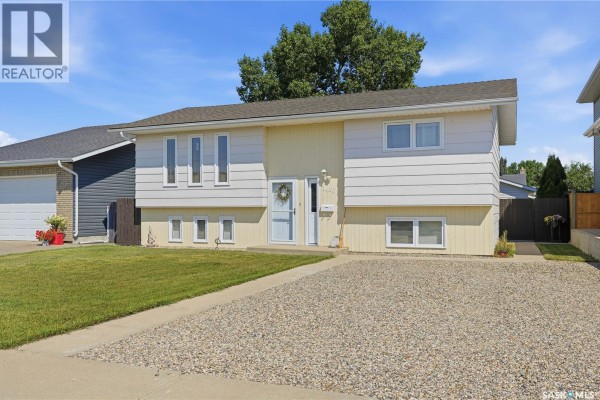 1630 Spadina Drive, Moose Jaw, SK, photo 2