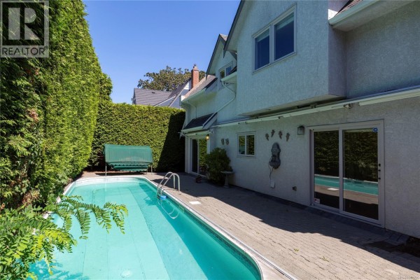 1632 Beach Dr, Oak Bay, BC, photo 2
