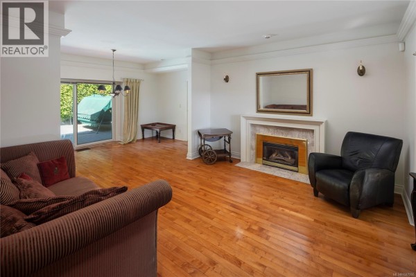 Primary Bedroom - 1632 Beach Dr, Oak Bay, BC V8R6H8 Photo 5