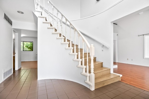 16327 Northglen Close, Surrey, BC V4N1X8 Photo 5