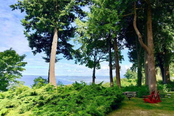 1633 Ocean Park Road, Surrey