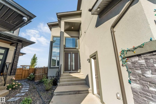 Kitchen - 1634 16a St Nw, Edmonton, AB T6T2S1 Photo 3