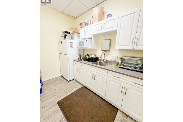 1635 Bertram Street, Kelowna, BC, photo 2