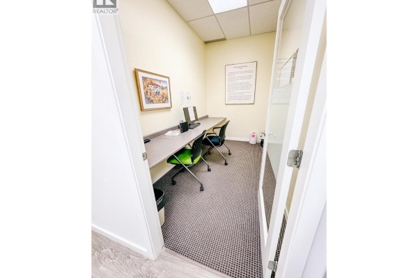 1635 Bertram Street, Kelowna, BC, photo 3