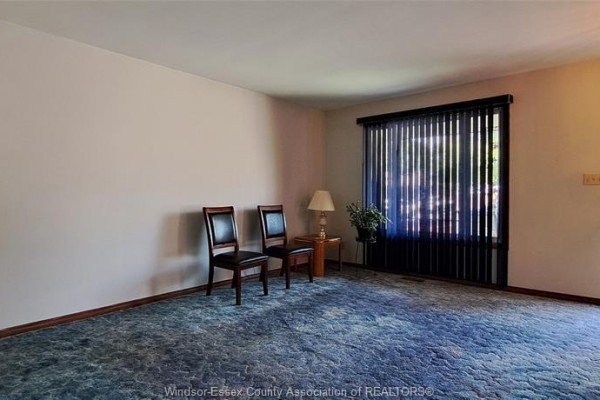 Family room/Fireplace - 1635 Courtland Crescent, Windsor, ON N8T3K5 Photo 5