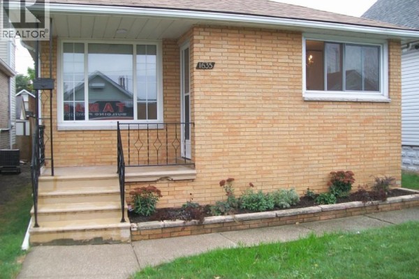 1635 Elsmere, Windsor