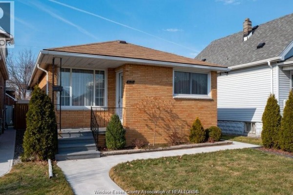 4pc Bathroom - 1635 Elsmere, Windsor, ON N8X4H5 Photo 2