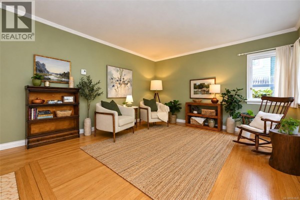 Primary Bedroom - 1635 Fairfield Rd, Victoria, BC V8S1G4 Photo 5