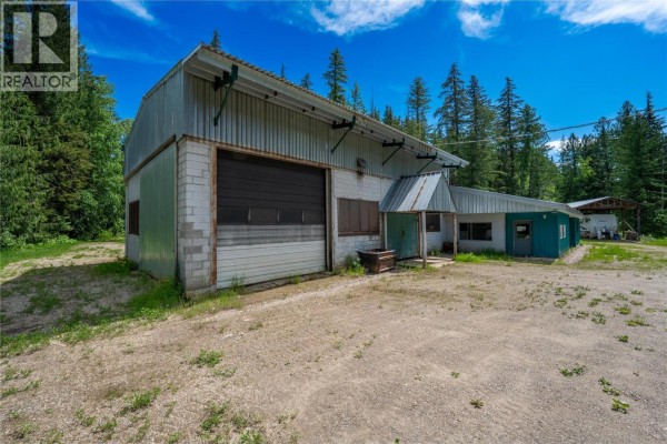 1636 23 Hwy Highway S, Revelstoke, BC V0E2S0 Photo 4