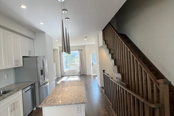 1636 Pleasure Valley Path, Oshawa, ON L1G4X8 Photo 3