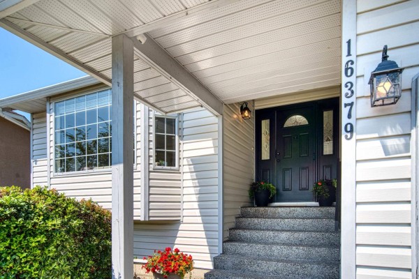 16379 9 Avenue, Surrey, BC V4A9B5 Photo 2