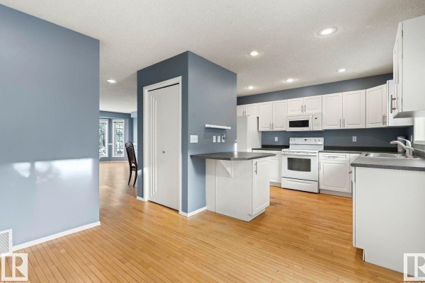 Dining room - 1638 Jamha Rd Nw, Edmonton, AB T6L6V7 Photo 2