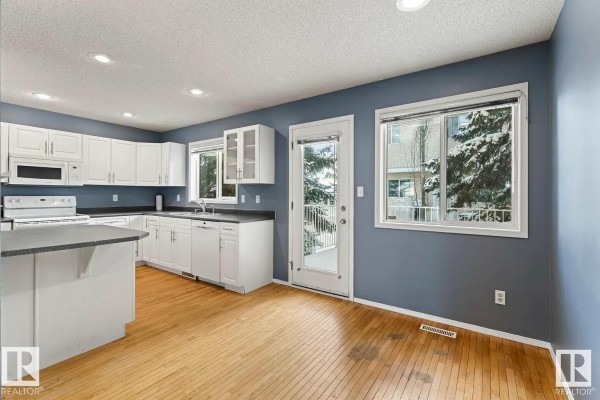 Kitchen - 1638 Jamha Rd Nw, Edmonton, AB T6L6V7 Photo 3