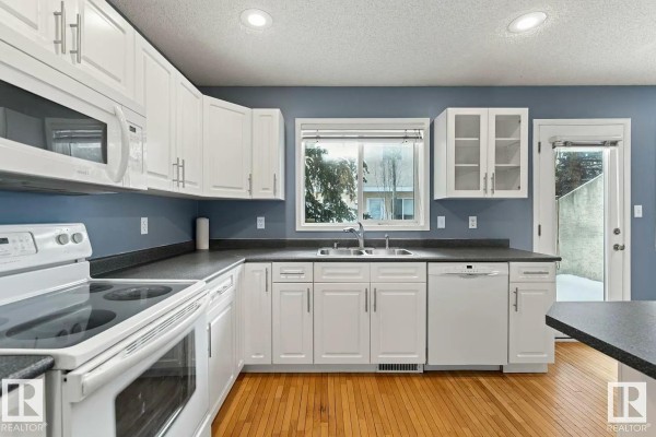 Bedroom 2 - 1638 Jamha Rd Nw, Edmonton, AB T6L6V7 Photo 5