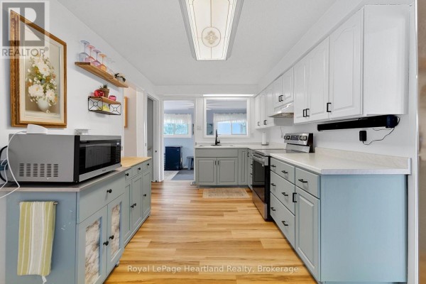 Laundry room - 164 Bayfield Road, Goderich), ON N7A3G3 Photo 5