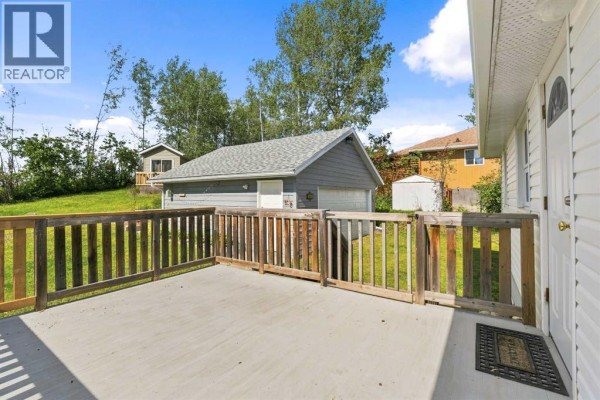 Living room - 164 Crescent Drive, Thunder Lake, AB T7N1N3 Photo 5