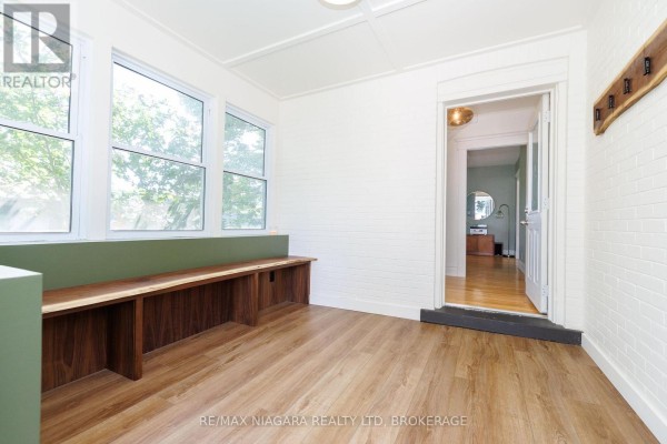 Foyer - 164 Kent Street, Port Colborne, ON L3K2Z8 Photo 4