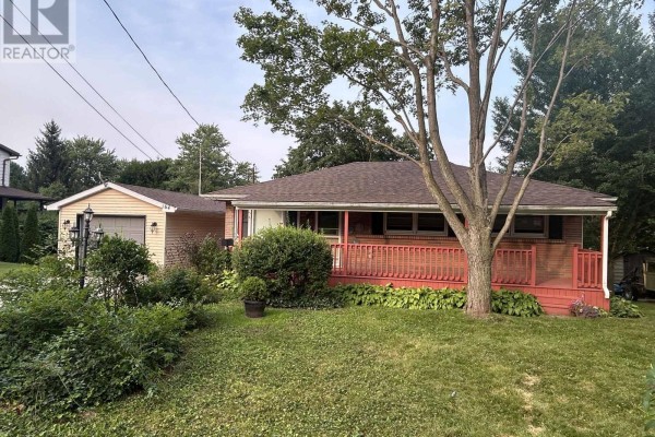 Kitchen - 164 Mckeand Street, Ingersoll, ON N5C3H9 Photo 2
