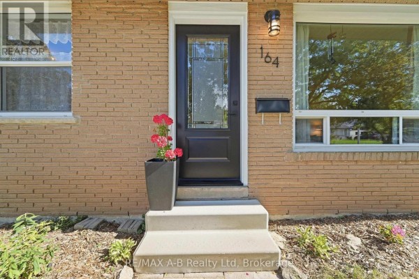 Kitchen - 164 Redford Crescent, Stratford, ON N5A1P2 Photo 2