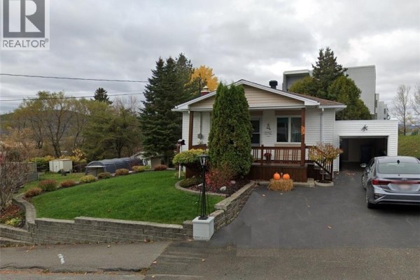 Bath (# pieces 1-6) - 164 St-georges Avenue, Edmundston, NB E3V2W4 Photo 4