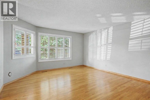 Bedroom - 164 Strathaven Circle Sw, Calgary, AB T3H2N5 Photo 4