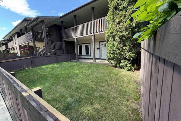164 Surrey Gardens Nw, Edmonton, AB T5T1Z3 Photo 3