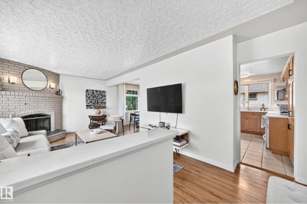 Primary Bedroom - 16406 87a Av Nw, Edmonton, AB T5R4H9 Photo 5