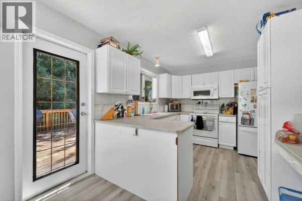 3pc Bathroom - 1641 17 Street Se, Salmon Arm, BC V1E2M6 Photo 4