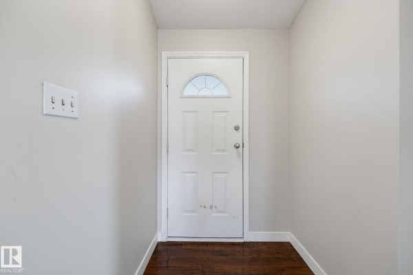 Primary Bedroom - 16415 87 Av Nw, Edmonton, AB T5R4H3 Photo 4
