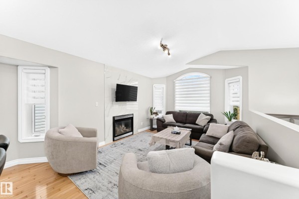 Family room - 16419 89 St Nw, Edmonton, AB T5Z3S1 Photo 4