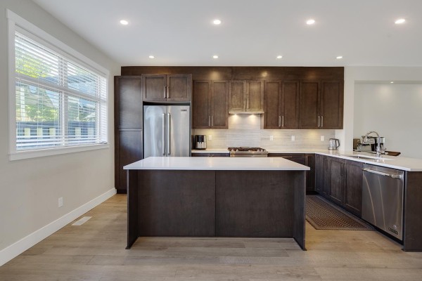 16439 24 Avenue, Surrey, BC V3Z0V8 Photo 2