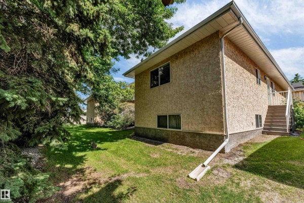 Family room - 1646 Jamha Rd Nw, Edmonton, AB T6L6V7 Photo 4